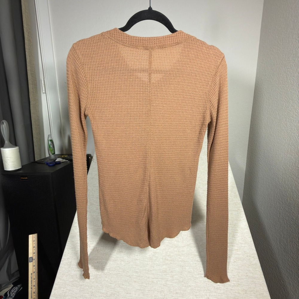 Free People Thermal Top Medium Womens Waffle Knit Snap Front Tan OB2069818 - Picture 7 of 7